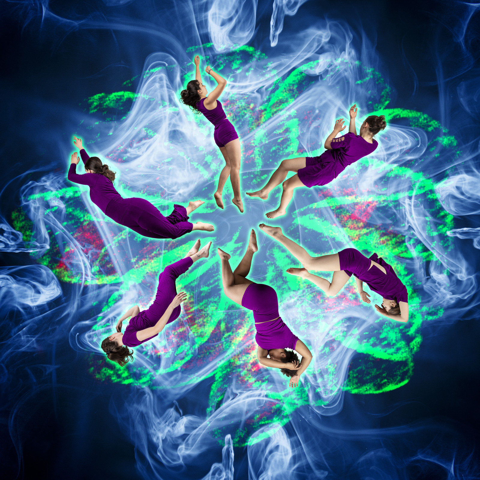 Une fois dans la cellule hôte, le parasite Toxoplasma gondii se divise pour former sa descendance. Chaque parasite donne naissance à deux entités qui restent attachés par l’extrémité postérieure. Ainsi, la descendance s’arrange en rosette, avec des parasites attachés entre eux par le « pied » jusqu’à ce qu’ils se séparent et migrent hors de la cellule hôte devenue fantôme, prêts alors à démarrer un nouveau cycle dans les cellules.Une chorégraphie très ajustée pour se faufiler dans la cellule et y construire une niche personnalisée. Une fois dans la cellule hôte, le parasite Toxoplasma gondii se divise pour former sa descendance. Chaque parasite donne naissance à deux entités qui restent attachés par l’extrémité postérieure. Ainsi, la descendance s’arrange en rosette, avec des parasites attachés entre eux par le « pied » jusqu’à ce qu’ils se séparent et migrent hors de la cellule hôte devenue fantôme, prêts alors à démarrer un nouveau cycle dans les cellules.Une chorégraphie très ajustée pour se faufiler dans la cellule et y construire une niche personnalisée.